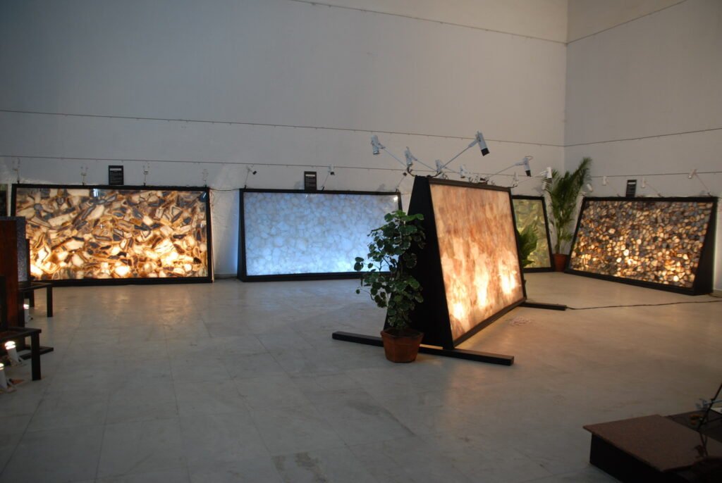 Saudi Arabia’s leading supplier of gemstone slabs with expert installation service for premium interior projects